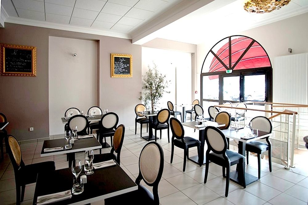 Logis Le Chene Dore La Loupe Exterior photo